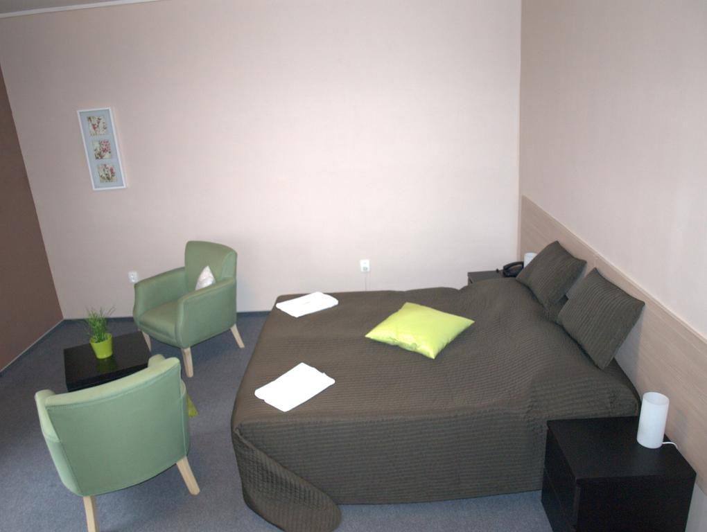 Hotel U Lva Bilina Luaran gambar