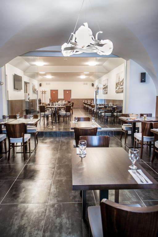 Hotel U Lva Bilina Luaran gambar